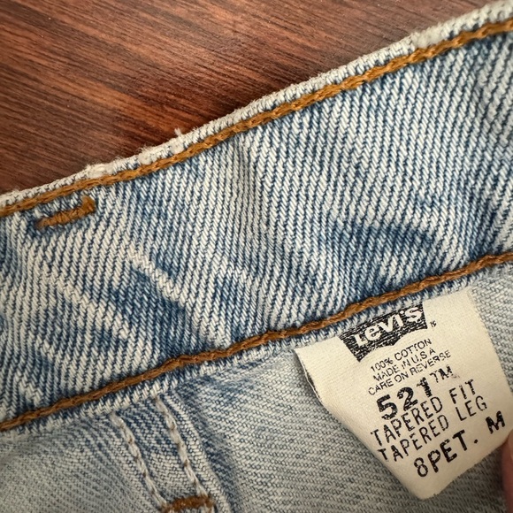 Levi's Vintage Women’s Light Wash Blue 521 Taper Jeans - Picture 5 of 9